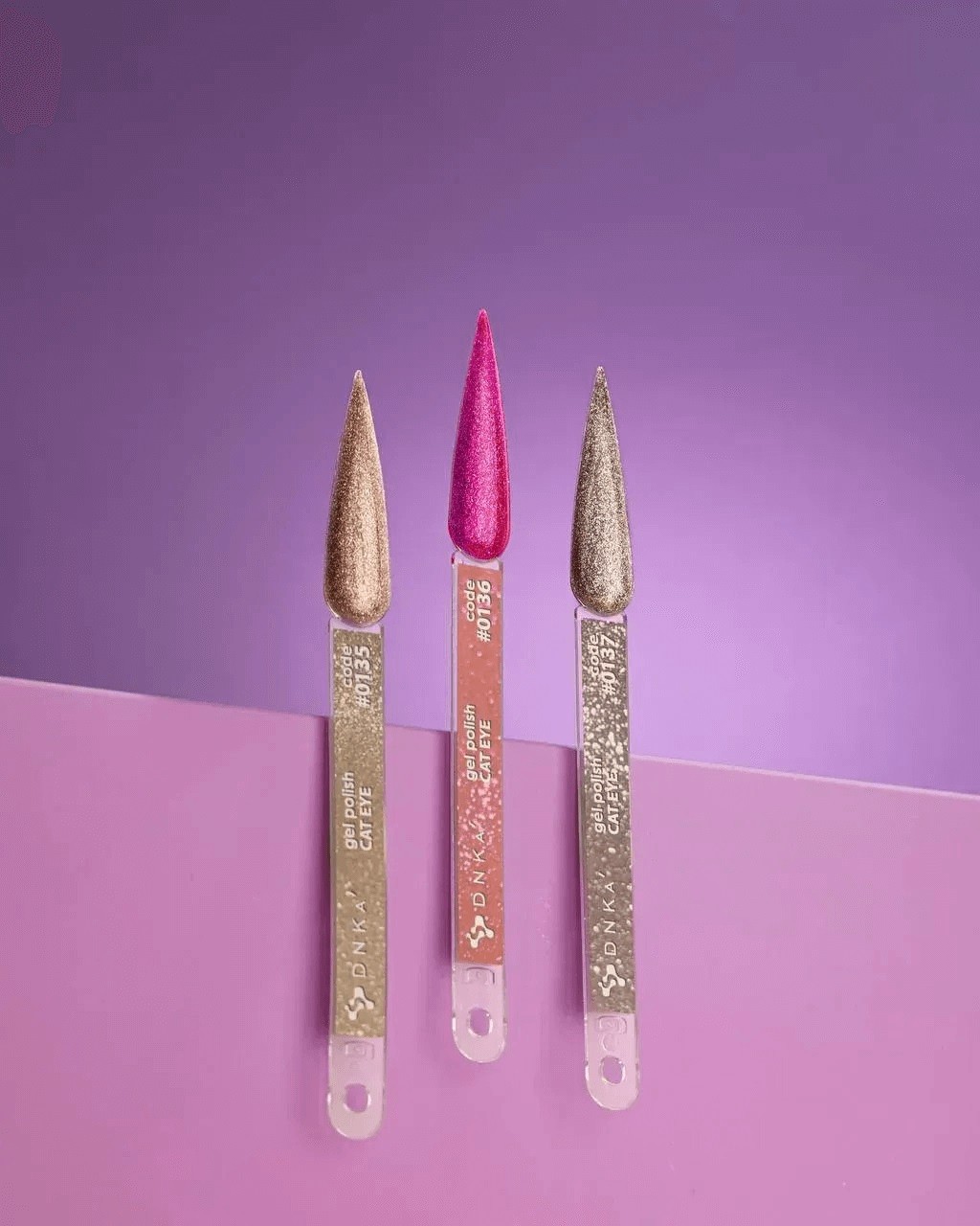 Gel lak na nehty DNKa‘ Cat Eye 0135 12ml obrázek 2 Gel lak na nehty DNKa‘ Cat Eye 0135 12ml - Зображення 2