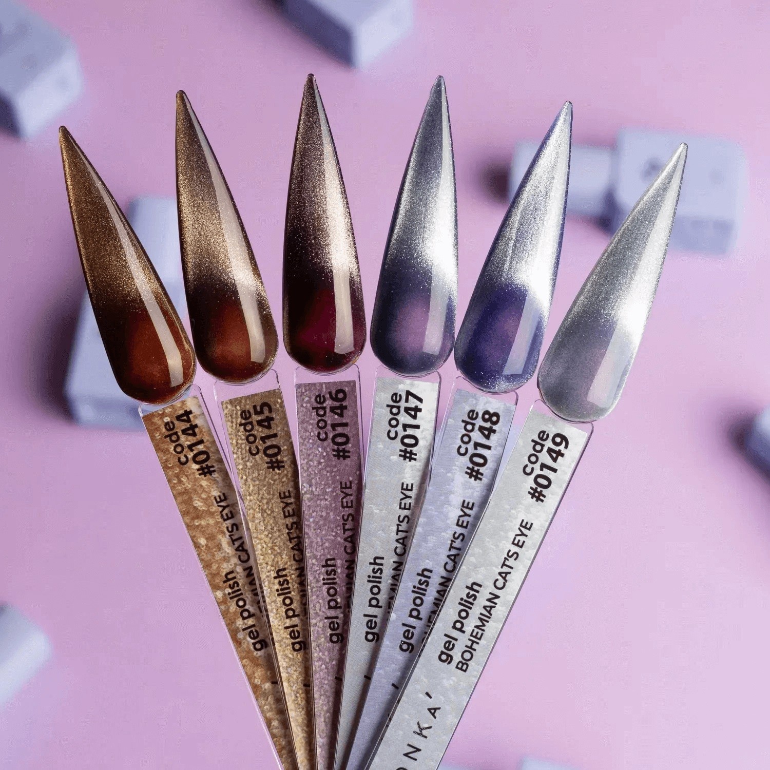 Gel lak na nehty DNKa‘ Bohemian Cat’s Eye 0148 12ml obrázek 2 Gel lak na nehty DNKa‘ Bohemian Cat’s Eye 0148 12ml - Obrázek 2