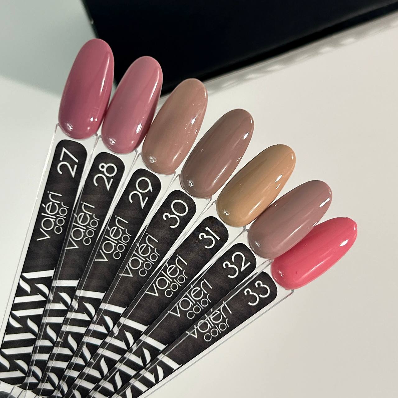 Gel lak Valeri 30, 6 ml obrázek 2 Gel lak Valeri 30, 6 ml - Зображення 2