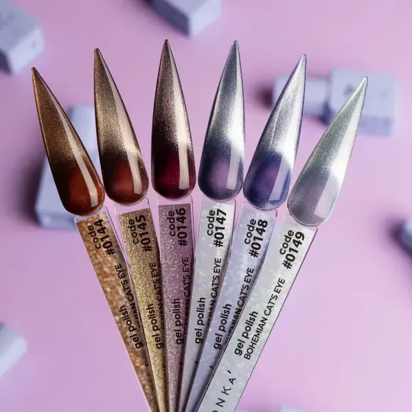 Gel lak na nehty DNKa‘ Bohemian Cat’s Eye 0147 12ml obrázek 2 Gel lak na nehty DNKa‘ Bohemian Cat’s Eye 0147 12ml - Obrázek 2